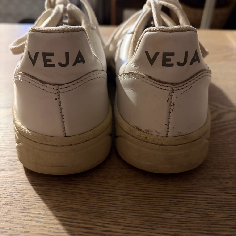 Veja V 10 All White Sneakers size 7 - Picture 4 of 9